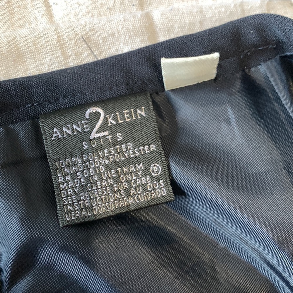 Anne Klein women blazer and skirt set. Size 12 - Picture 8 of 8